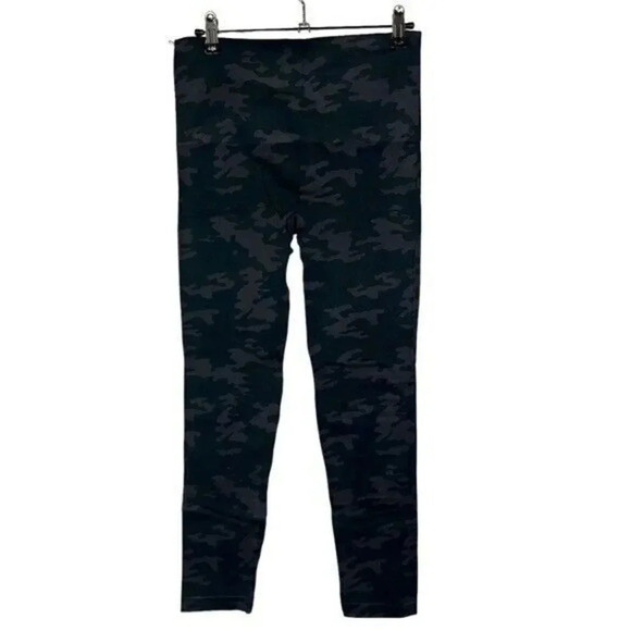 Spanx Look At Me Now Seamless Cropped Camo Leggings L - Picture 3 of 5